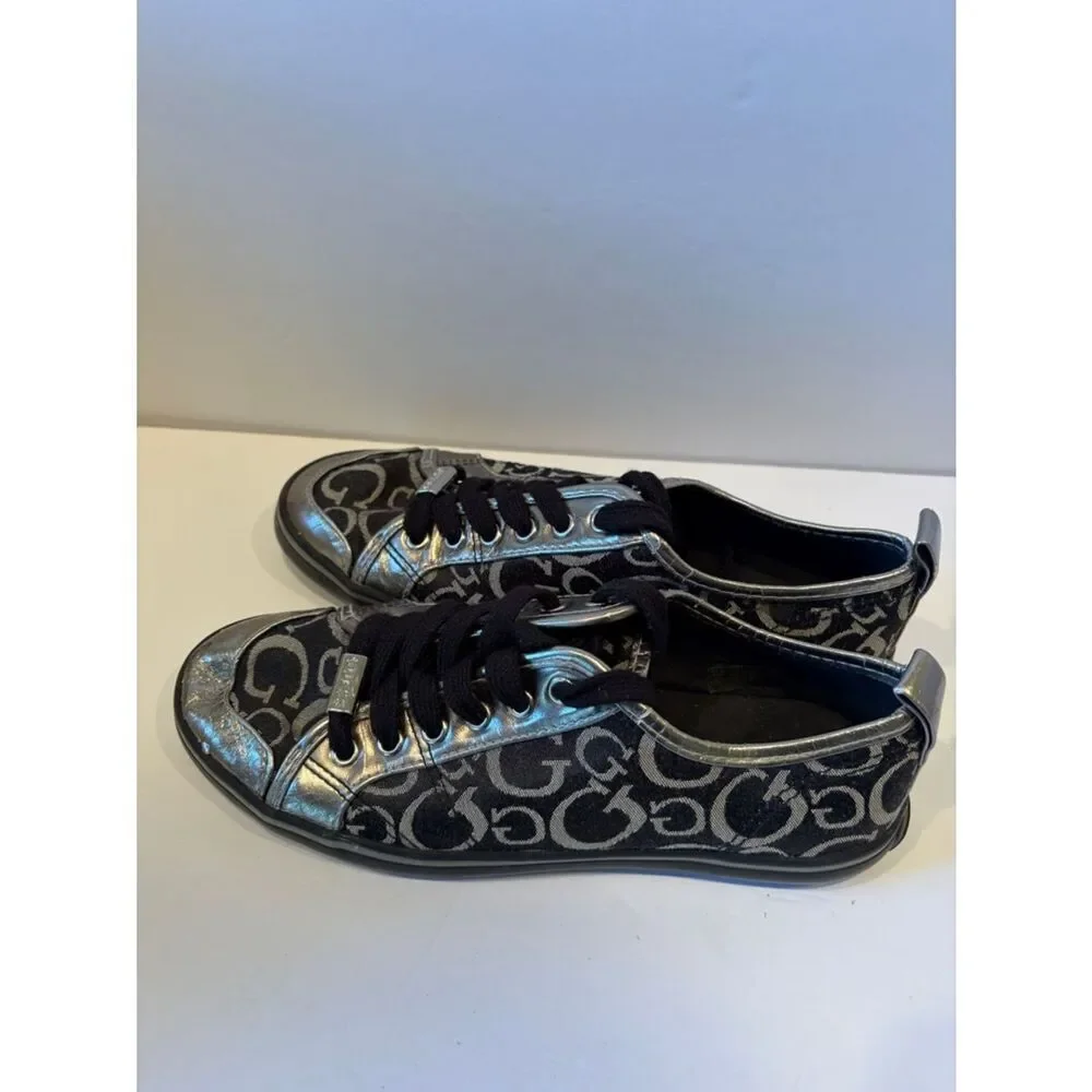 Guess lace up